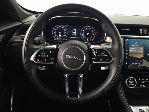 Certified 2025 Jaguar F-PACE R-Dynamic S image 18