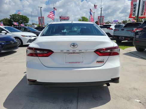 Used 2022 Toyota Camry LE image 10