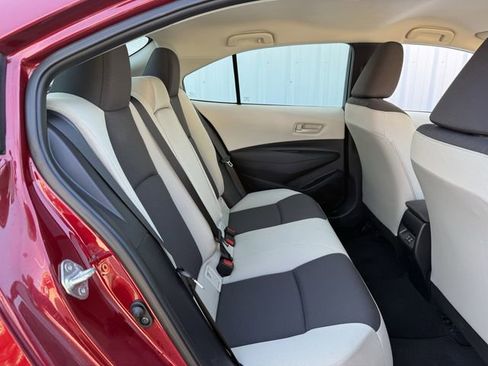 Used 2025 Toyota Corolla LE image 30