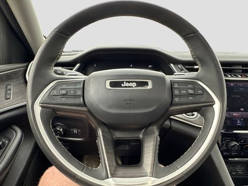 Used 2024 Jeep Grand Cherokee Limited AWD/4WD image 14