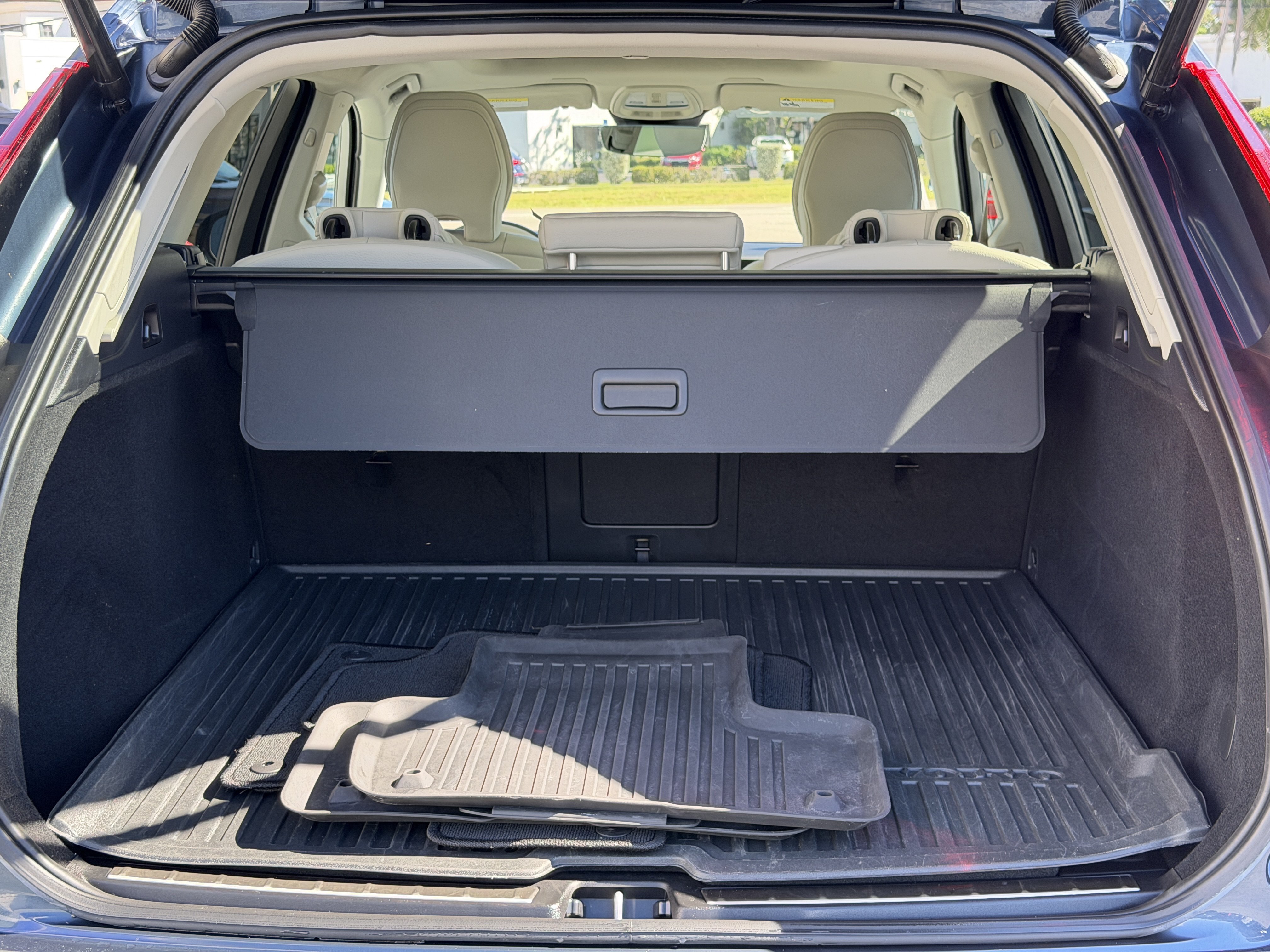 Certified 2024 Volvo XC60 B5 Plus w/ Protection Package Premier AWD/4WD image 10