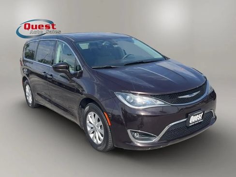 Used 2019 Chrysler Pacifica Touring Plus FWD image 1