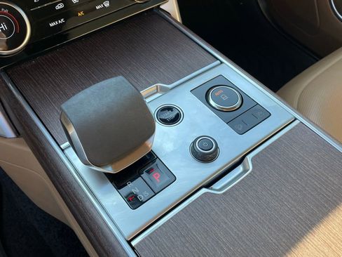 Used 2023 Land Rover Range Rover SE image 17