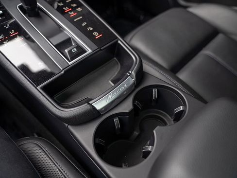 Certified 2026 Porsche Macan AWD/4WD image 15