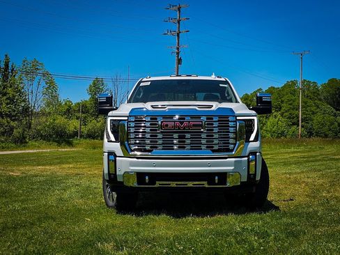 New 2026 GMC Sierra 2500 Denali w/ Denali Reserve Package AWD/4WD image 10