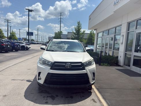 Used 2018 Toyota Highlander SE AWD/4WD image 9