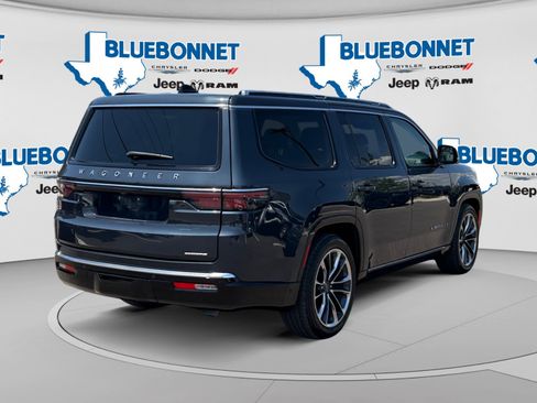 Certified 2024 Jeep Wagoneer Series III w/ Premium Group I AWD/4WD image 5