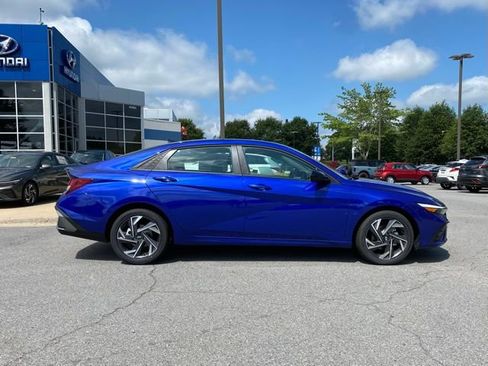 New 2025 Hyundai Elantra Sport FWD image 9