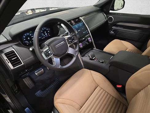 New 2026 Land Rover Discovery Limited Edition AWD/4WD image 18