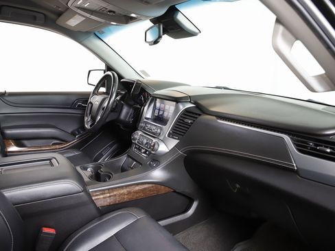 Used 2018 Chevrolet Suburban LT image 7