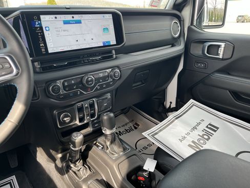 Used 2024 Jeep Wrangler High Altitude image 27