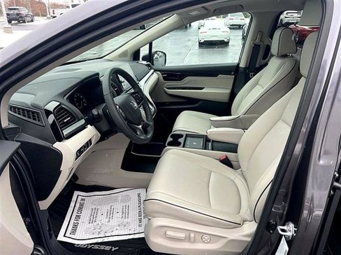Used 2026 Honda Odyssey Touring image 2