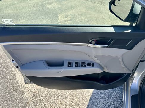 Used 2020 Hyundai Elantra SE image 26