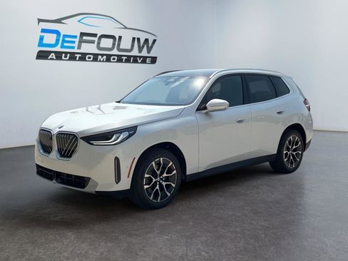 Used 2025 BMW X3 xDrive30i w/ Premium Package image 7