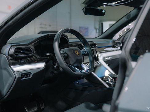 Used 2022 Lamborghini Urus AWD/4WD image 2