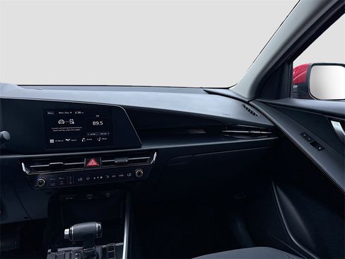 Used 2023 Kia Niro LX image 22