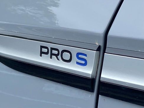 Certified 2022 Volkswagen ID.4 Pro S w/ Gradient Package RWD image 6
