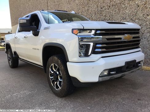 Used 2022 Chevrolet Silverado 2500 High Country w/ Z71 Off-Road Package AWD/4WD image 4
