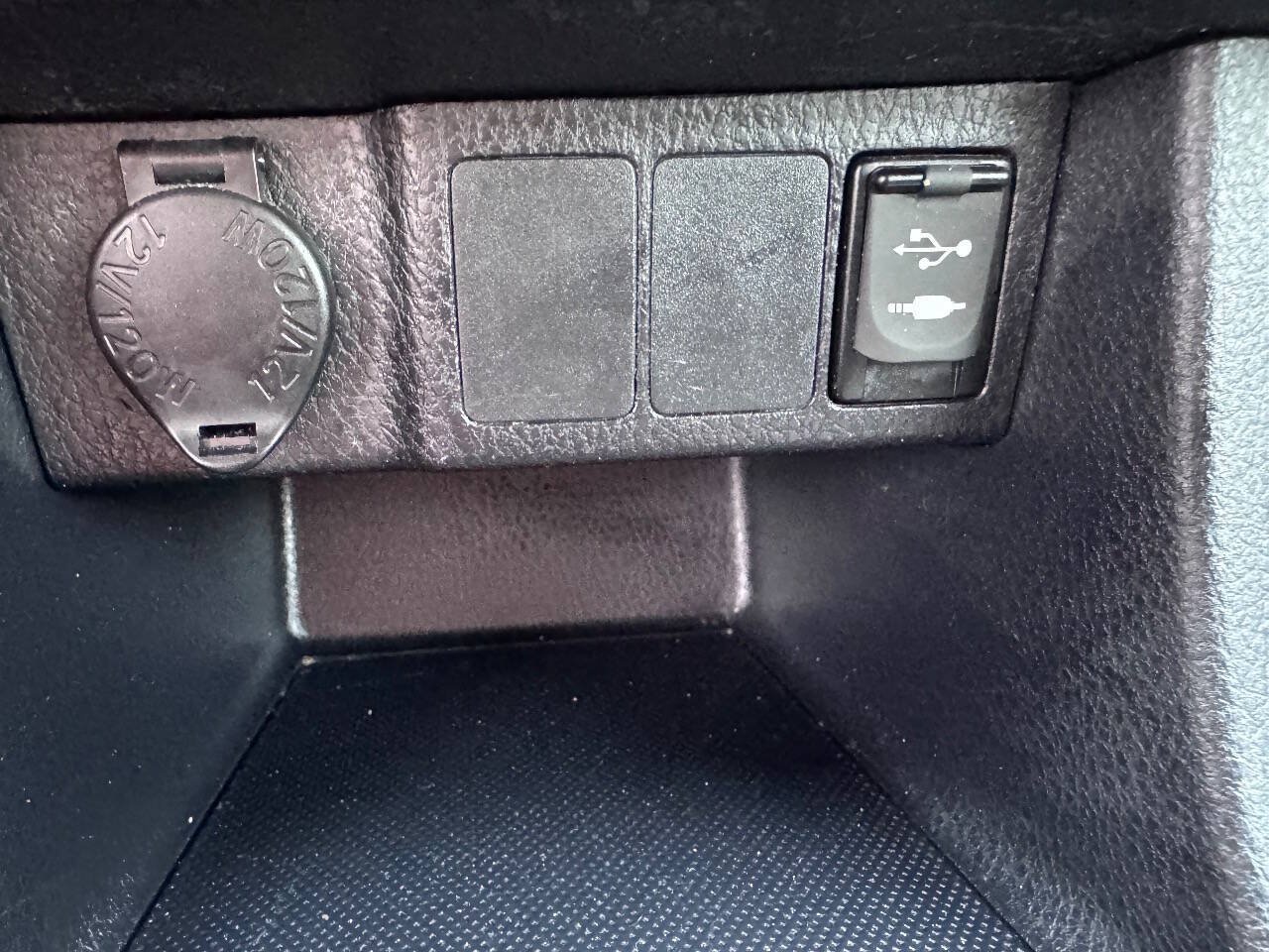 Used 2016 Toyota Corolla LE FWD image 24