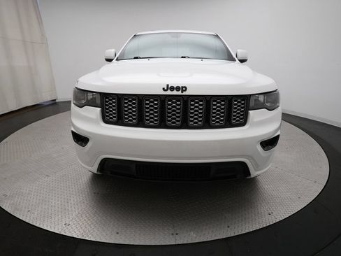 Used 2019 Jeep Grand Cherokee Altitude AWD/4WD image 11