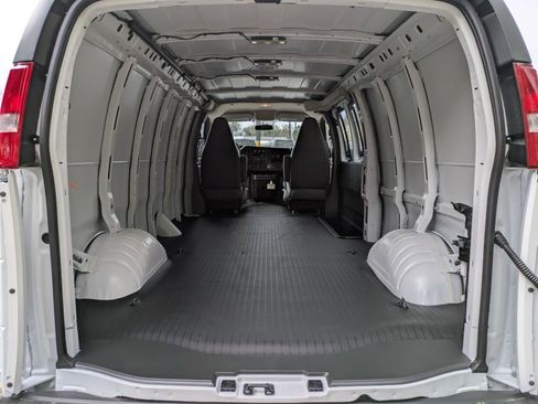 New 2026 GMC Savana 3500 Extended RWD image 29