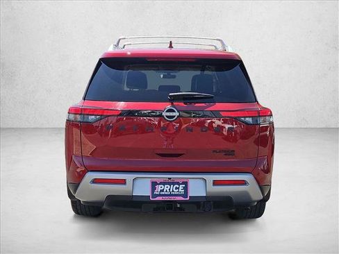 Certified 2024 Nissan Pathfinder Platinum w/ Black Appearance Package AWD/4WD image 8