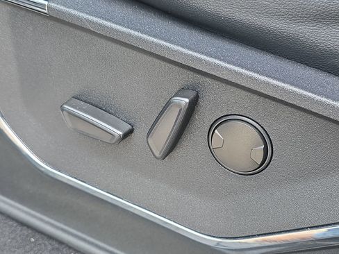 Used 2023 Ford F150 Lariat w/ Trailer Tow Package image 12