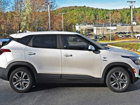 Used 2021 Kia Seltos LX AWD/4WD image 6