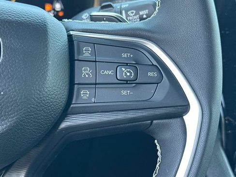 Used 2025 Jeep Grand Cherokee Laredo X w/ Luxury Tech Group I AWD/4WD image 27