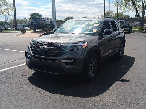 Used 2023 Ford Explorer XLT w/ Equipment Group 202A AWD/4WD image 12
