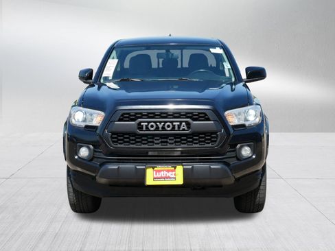 Used 2016 Toyota Tacoma SR5 AWD/4WD image 2