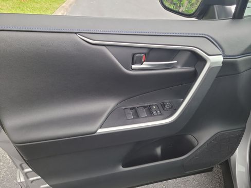 Used 2025 Toyota RAV4 XSE AWD/4WD image 18