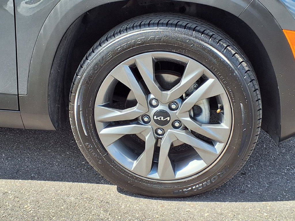 Used 2023 Kia Seltos S FWD image 11