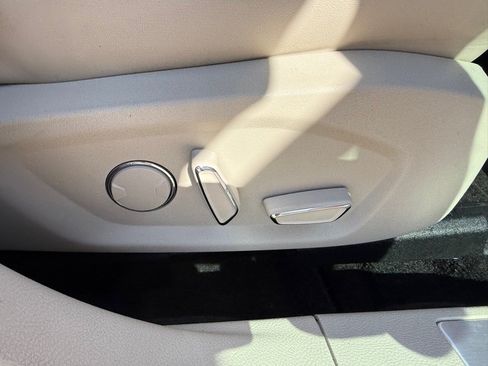 Used 2018 Ford Fusion Energi Platinum FWD image 26