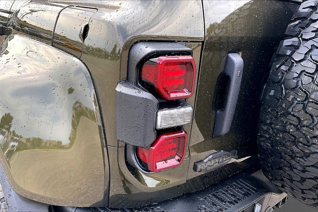 New 2026 Ford Bronco Raptor w/ Interior Carbon Fiber Pack AWD/4WD image 28