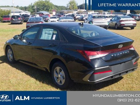 New 2026 Hyundai Elantra SE FWD image 10