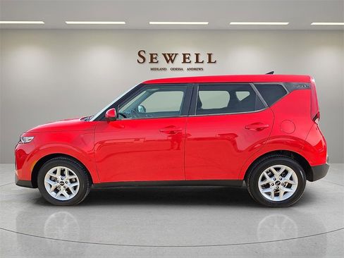 Used 2021 Kia Soul S image 2