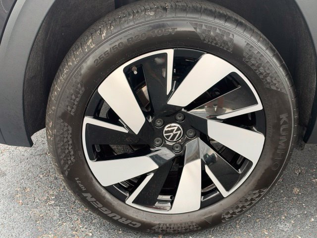 Used 2026 Volkswagen Atlas Cross Sport SE w/ Panoramic Sunroof Package FWD image 5