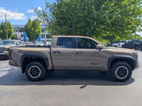Used 2026 Toyota Tacoma TRD Off-Road w/ TRD Off Road Upgrade Package AWD/4WD image 9