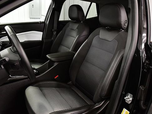Used 2024 Chevrolet Trax LT w/ Driver Confidence Package FWD image 26