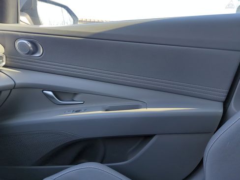 Certified 2025 Hyundai Elantra SEL image 34