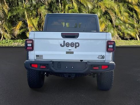 Used 2026 Jeep Gladiator Rubicon w/ Steel Power Dome Hood Package AWD/4WD image 7