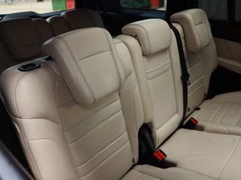 Used 2015 Mercedes-Benz GL 63 AMG 4MATIC image 17