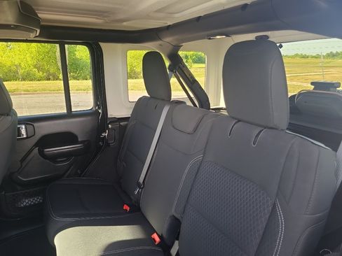 Used 2021 Jeep Wrangler Unlimited Sport AWD/4WD image 35