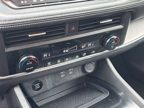 Used 2025 Nissan Rogue SV AWD/4WD image 22