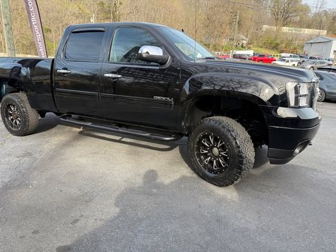 Used 2014 GMC Sierra 2500 Denali w/ Suspension Package, Off-Road image 78