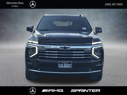 Used 2025 Chevrolet Suburban LT w/ Comfort Package RWD image 2