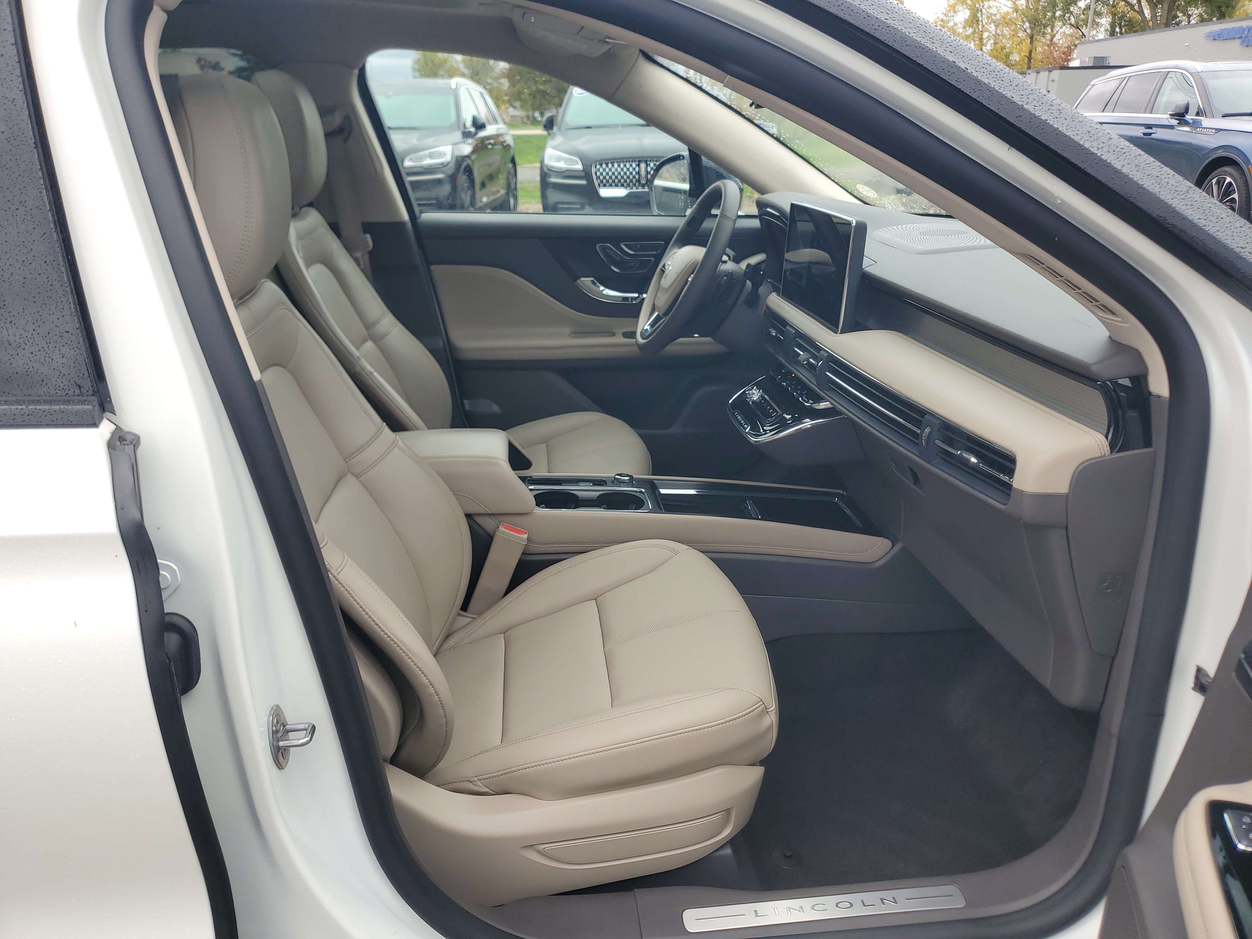 Certified 2024 Lincoln Corsair AWD w/ Equipment Group 101A image 9