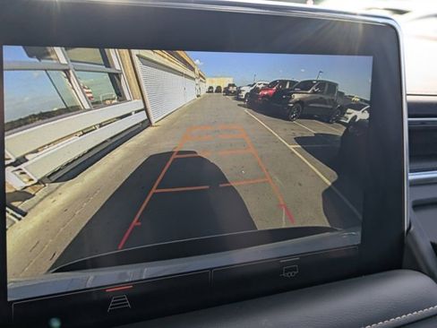 Used 2024 GMC Yukon SLT image 18