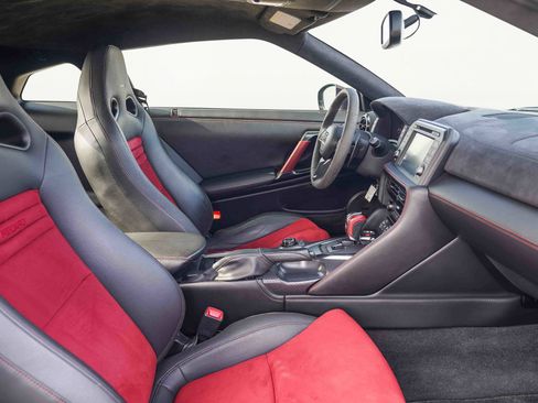 Used 2018 Nissan GT-R NISMO image 25